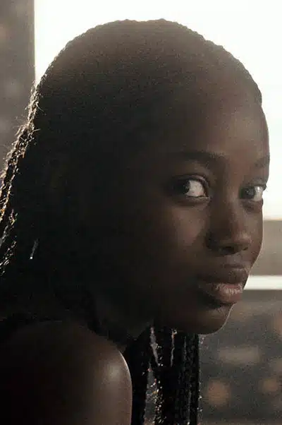 Photo du film Atlantique, portrait de Mama Sané