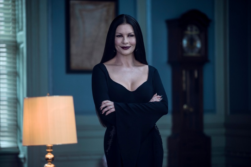 Catherine Zeta-Jones dans Mercredi de Tim Burton 