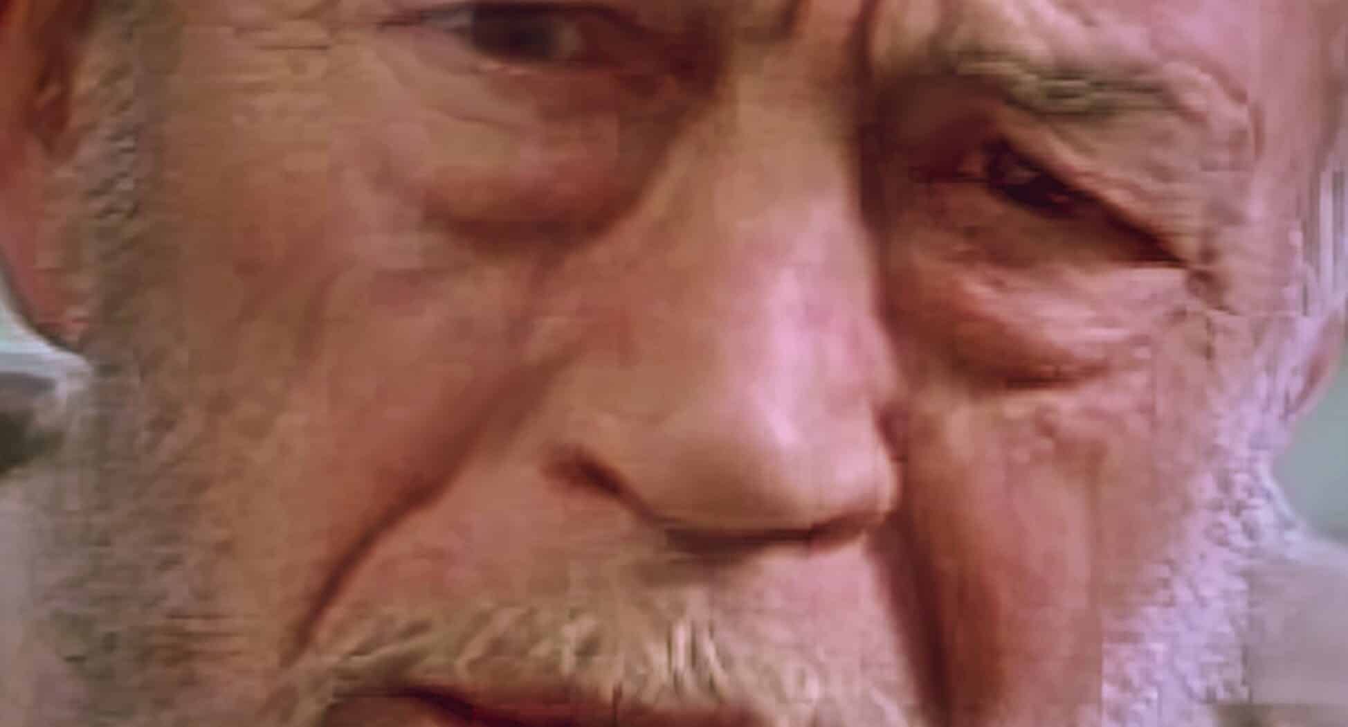 John Huston dans Tentacules