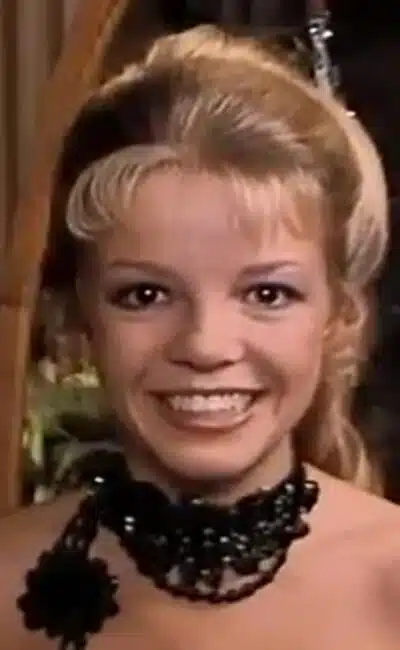 Jennifer Inch dans Lady Libertine