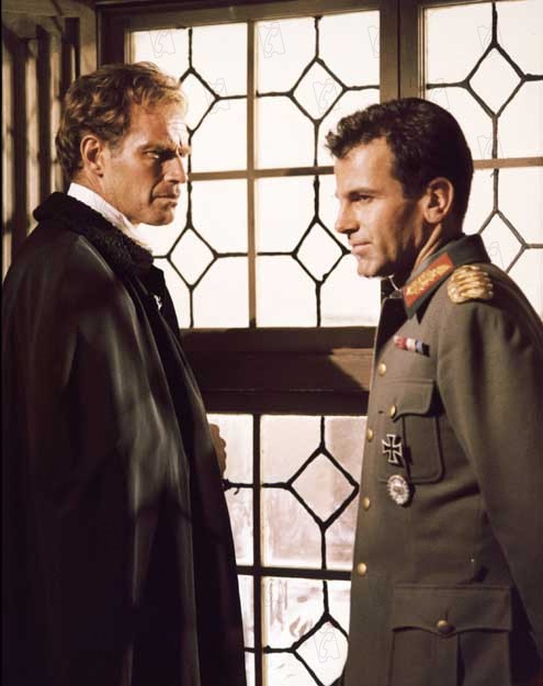 Charlton Heston et Maximilian Schell dans La symphonie des héros de Ralph Nelson