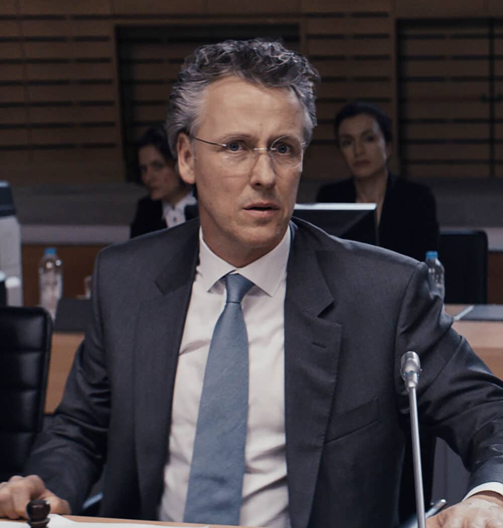 Daan Schurmans dans Adults in the room de Costa Gavras