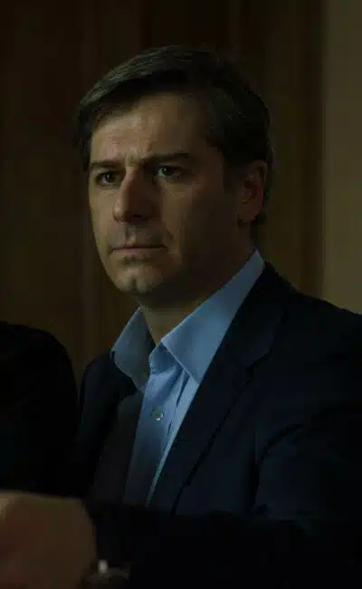 Alexandros Bourdoumis dans le biopic Adults in the room de Costa-Gavras