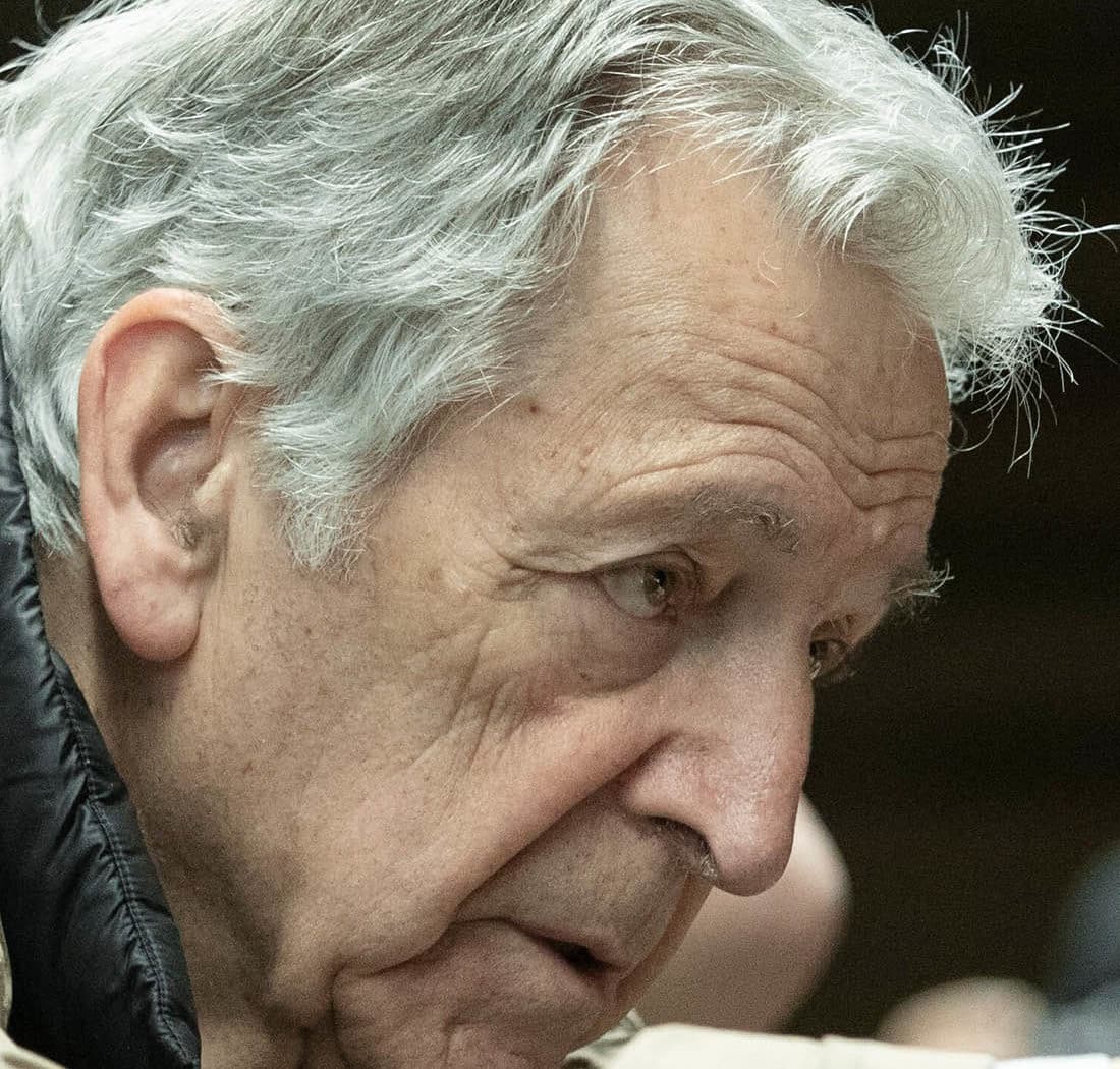 Costa-Gavras sur le tournage de Adults in the room