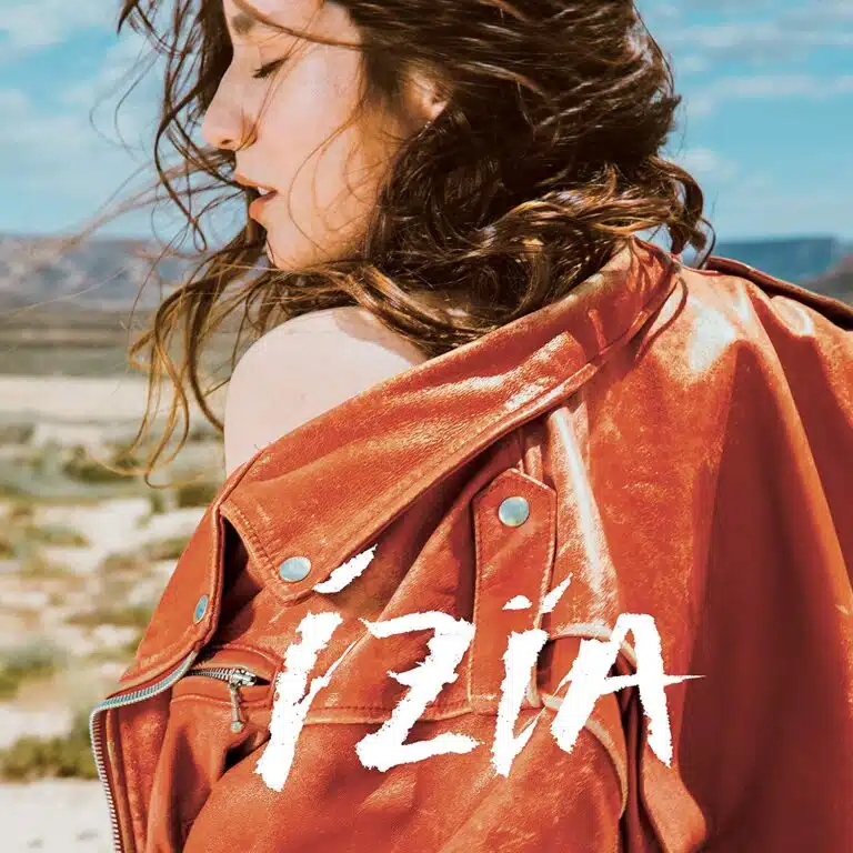 Izïa : la Citadelle lâche et esquisse les fissures
