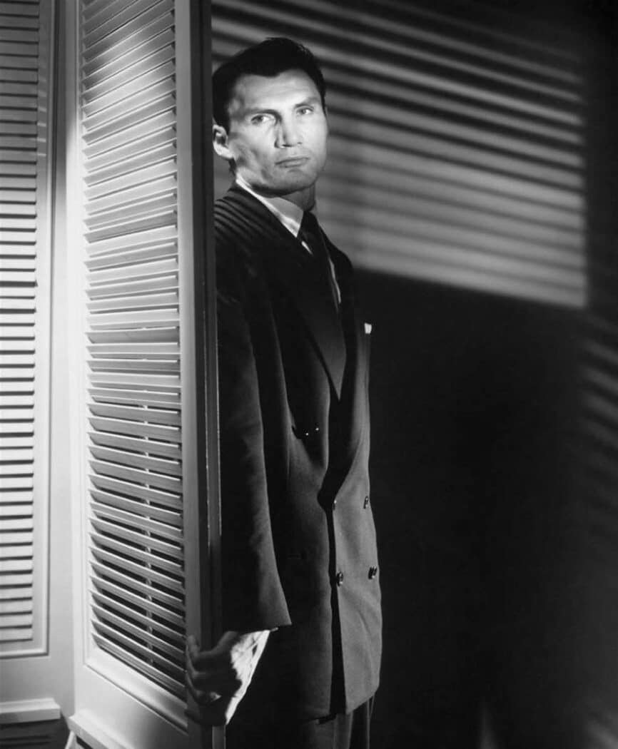 Jack Palance dans Le Masque arraché