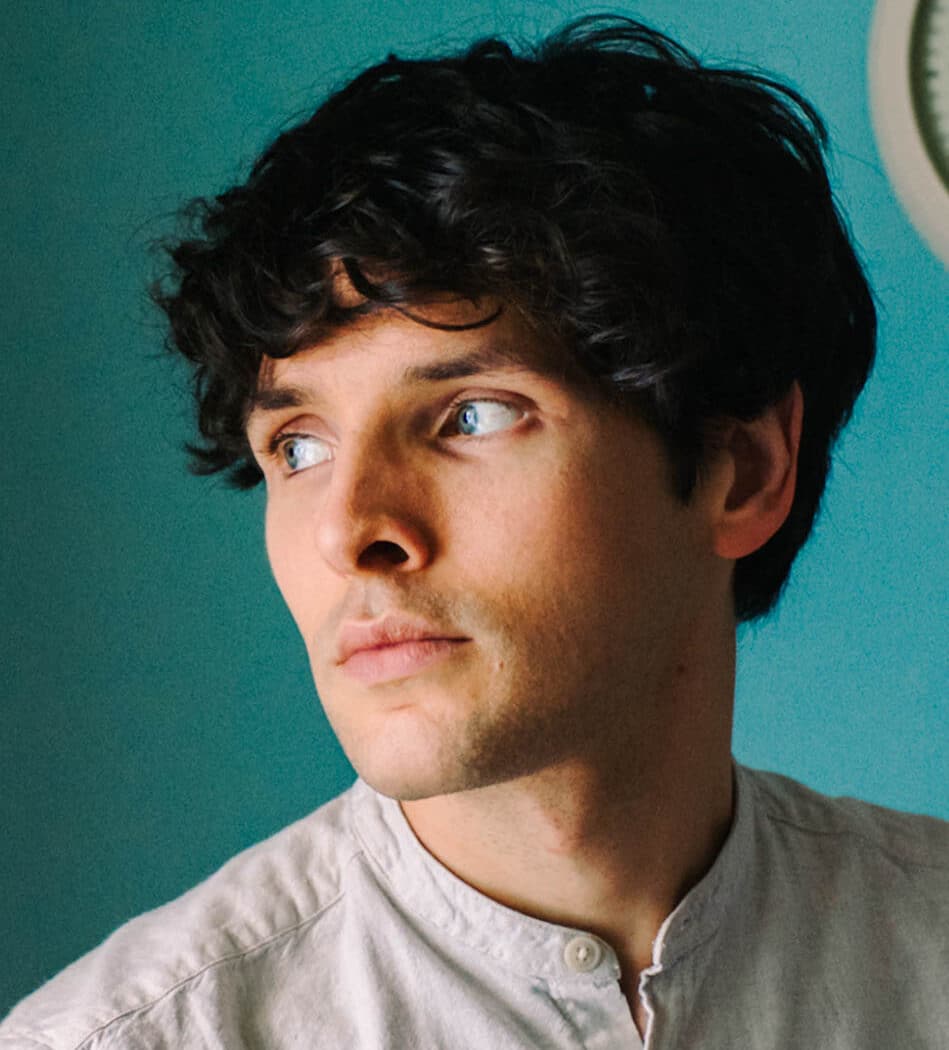 Colin Morgan dans Benjamin