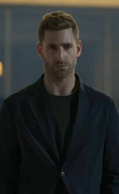 Oliver Jackson-Cohen dans Invisible Man