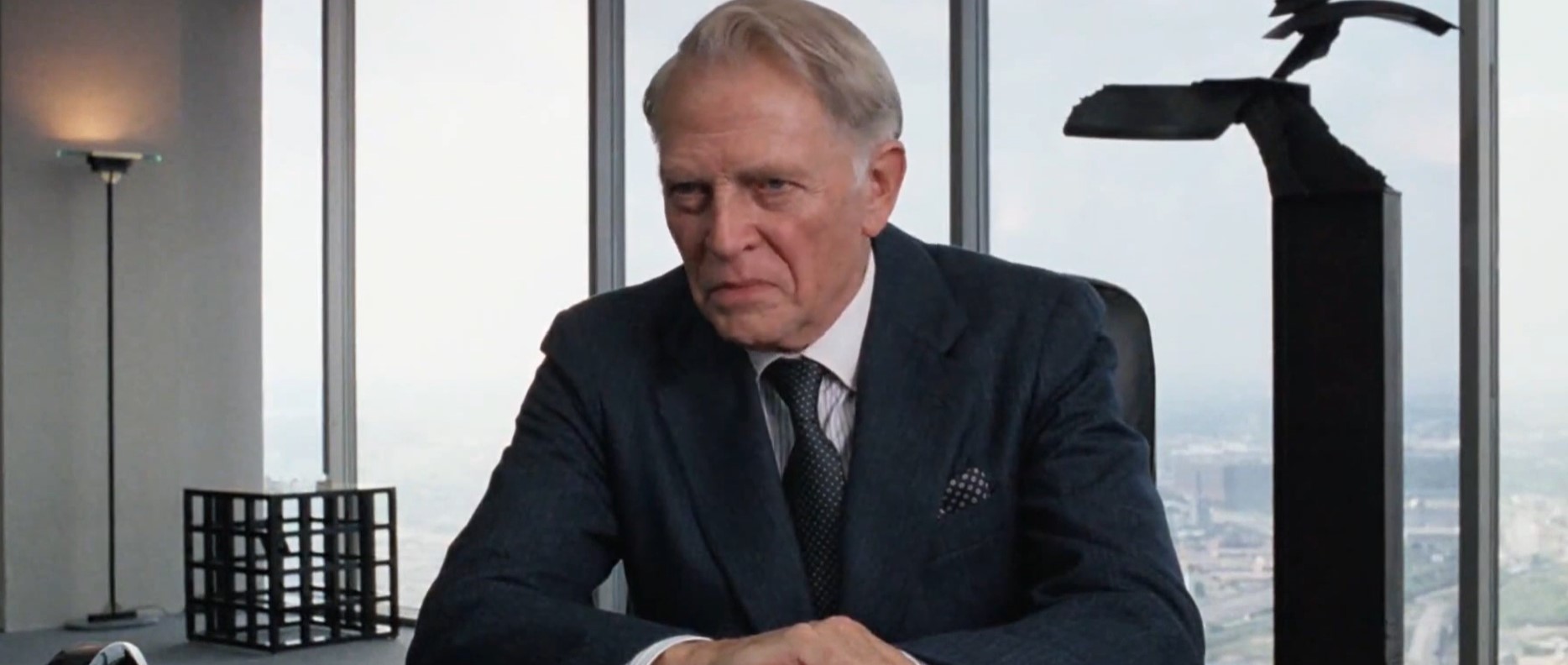 Dan O'herlihy dans Robocop