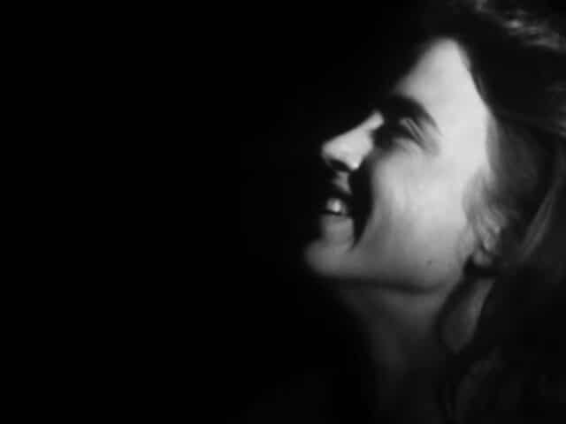 Adèle chez Kompromat : le clip hypnotique