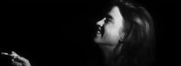 Adèle chez Kompromat : le clip hypnotique