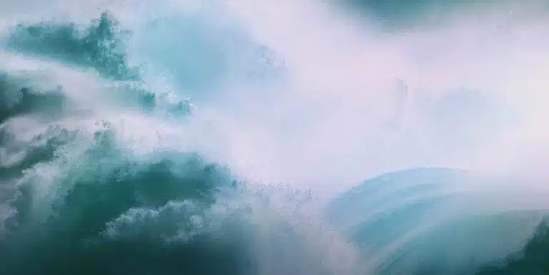 Evian Christ : le clip Ultra fait des vagues