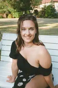 Resplendissante Giulia Lov, photo promotionnelle Sex Therapy