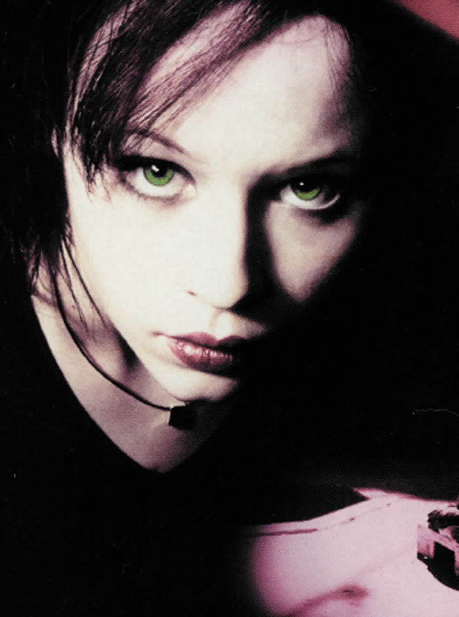 Thora Birch dans The Hole (2001)
