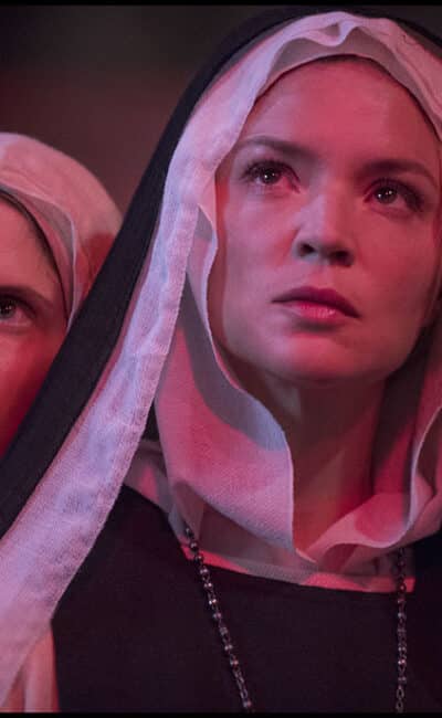 Virginie Efira et Daphné Patakia dans le film polémique, Benedetta