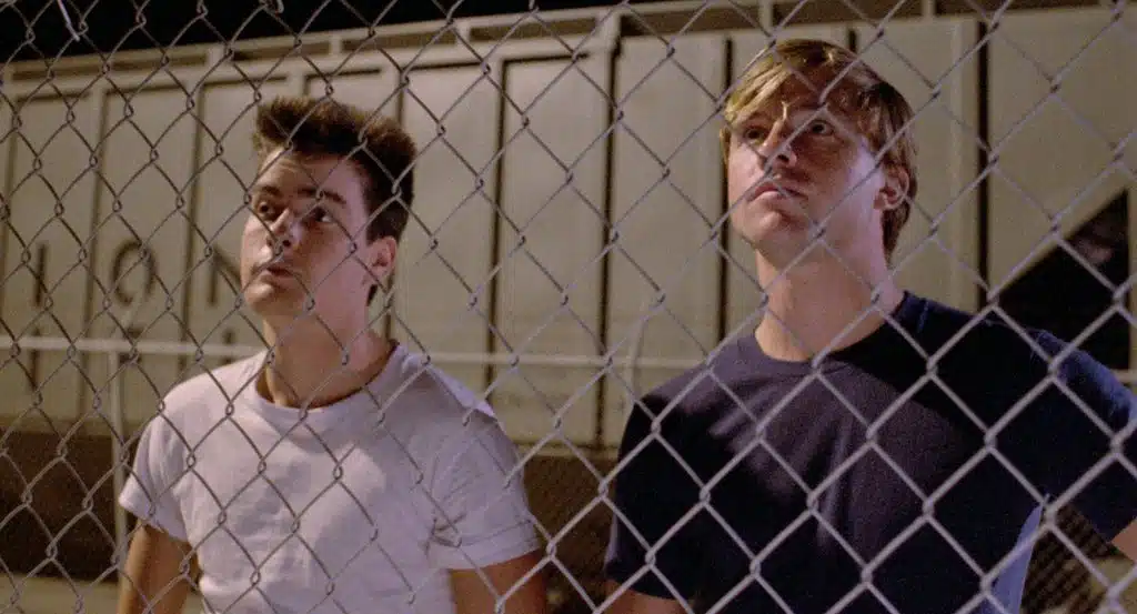 Maxwell Caulfield et Charlie Sheen dans The Boys Next Door (De sang froid)