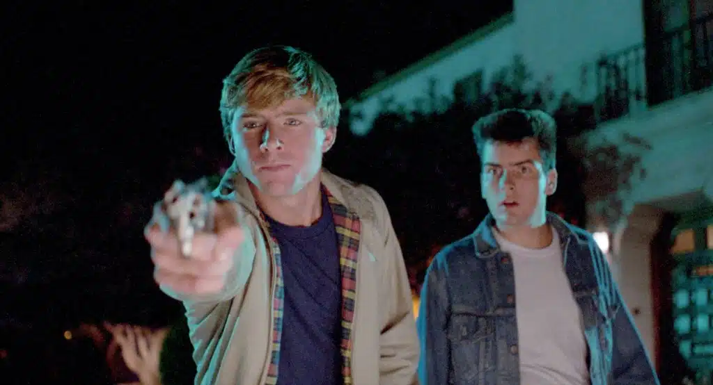 Maxwell Caulfield et Charlie Sheen dans The Boys Next Door (De sang froid)