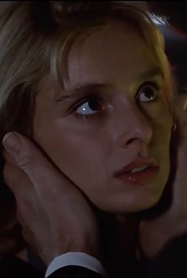 Maryam d'Abo dans Tuer n'est pas jouer