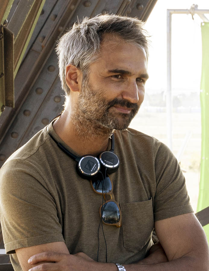 Martin Bourboulon sur le tournage de Eiffel