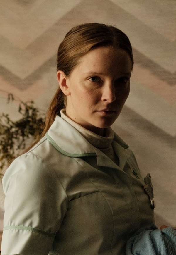 Morfydd Clark, portrait
