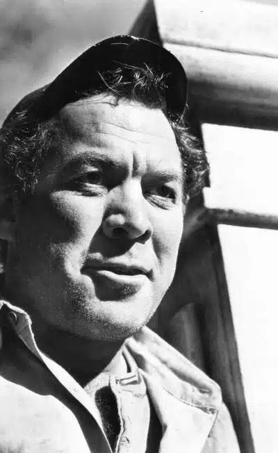 War Bond dans La route au tabac