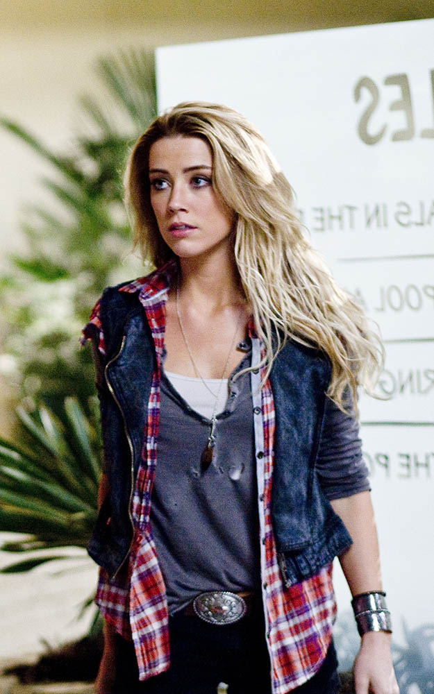 Amber Heard dans Hell Driver