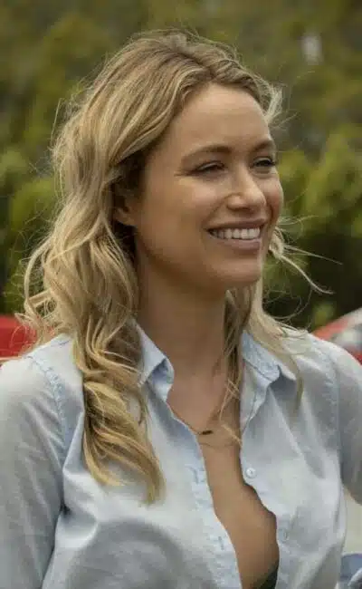 Katrina Bowden, portrait