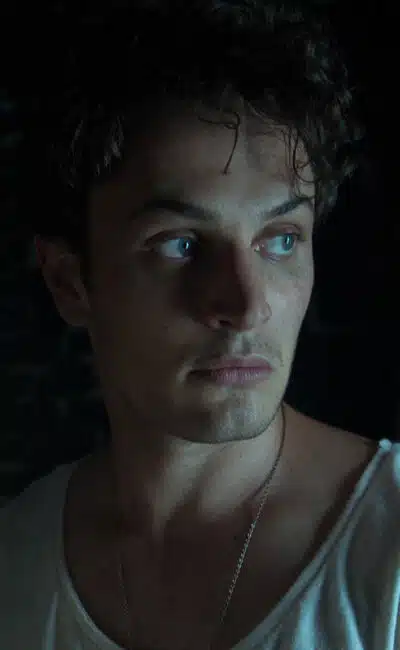 Colin Woodell dans XOXO Carpe Diem