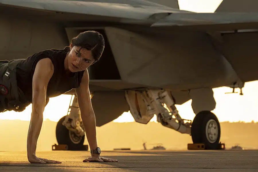 Monica Barbaro dans Top Gun : Maverick