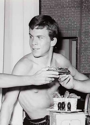 Kevin O’Neal dans Village of the Giants