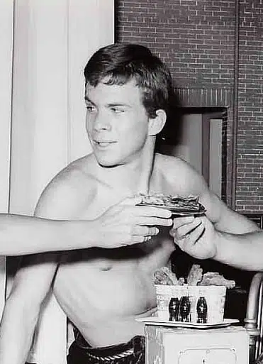 Kevin O’Neal dans Village of the Giants