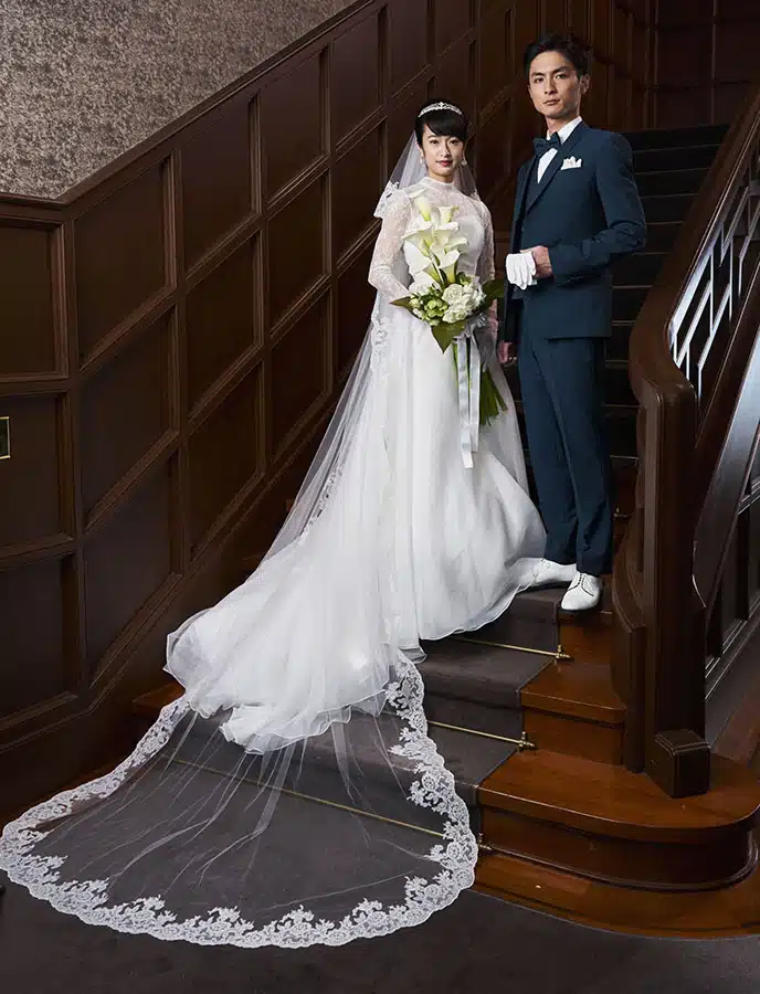 Mugi Kadowaki et Kiko Mizuhara dans Aristocrats (2022)