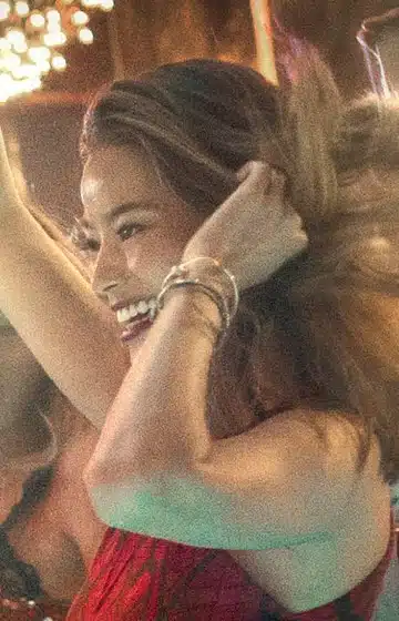 Affiche personnage de Jamie Chung dans Joyeux Bordel !