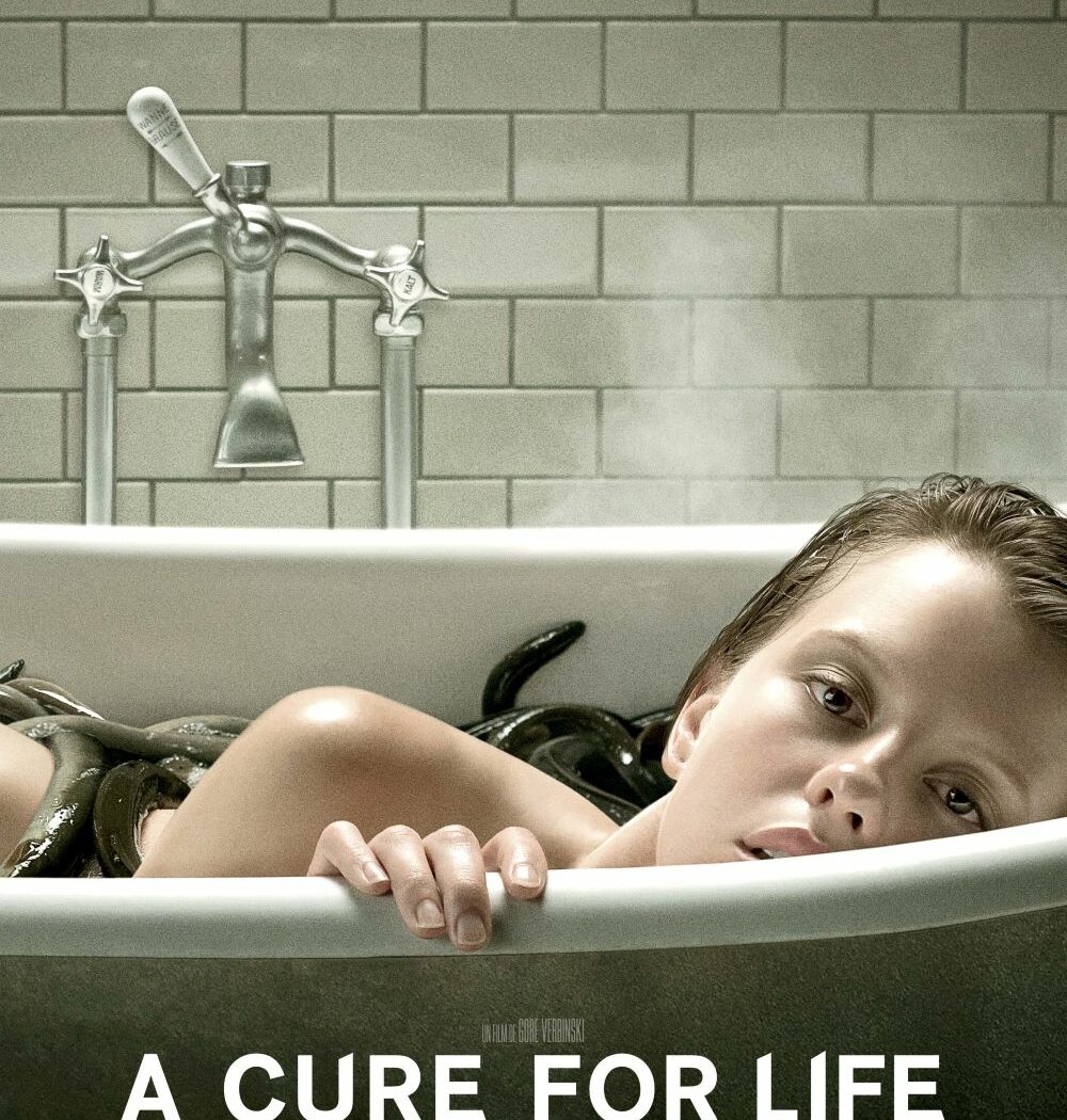 Affiche de A cure for life de Gore Verbinski, avec Mia Goth