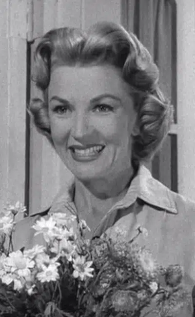 Phyllis Coates dans la série "Leave It to Beaver"