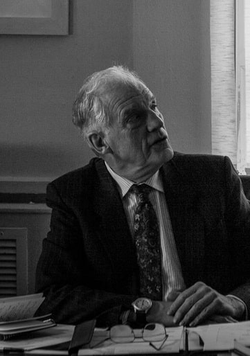 Richard Franklin dans "Taketh"