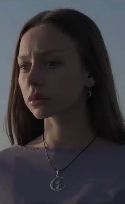 Ester Expósito dans Lost in the Night
