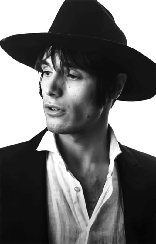Jérémy Kapone, photo issue du clip Ton coeur, ton âme et tes dix doigts