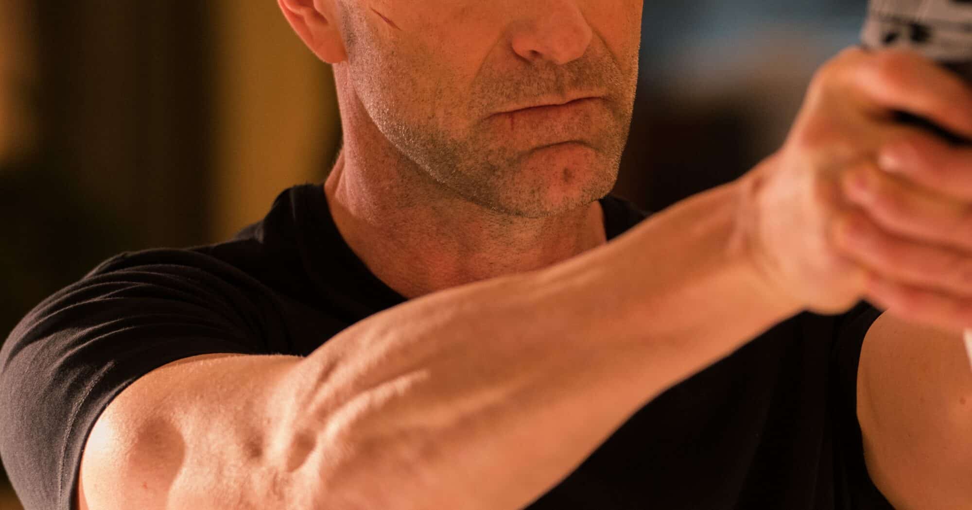 Aaron Eckhart dans The Bricklayer de Renny Harlin