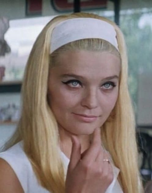 Svetlana Svetlitchnaïa dans "Le bras de diamant" (1969)