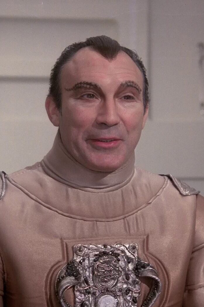 Lee Montague dans "Cosmos 1999"