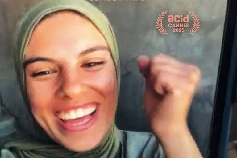 Put your soul on your hand and walk : bande-annonce