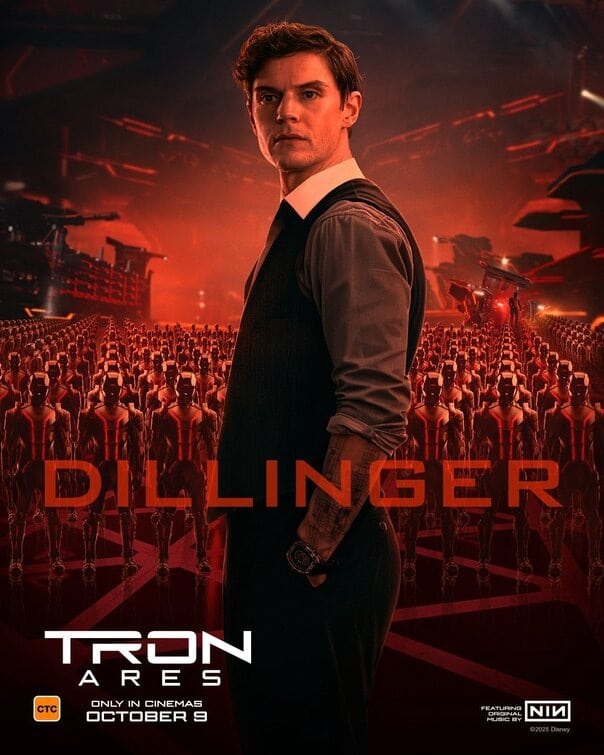 Evan Peters, portrait dans Tron Ares