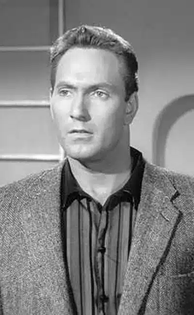 Capture d'écran de Gregory Walcott dans Plan 9 from Outter Space d'Ed Wood.