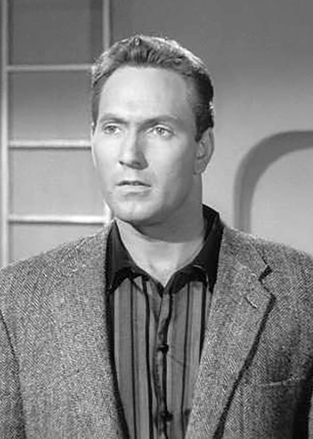 Capture d'écran de Gregory Walcott dans Plan 9 from Outter Space d'Ed Wood.