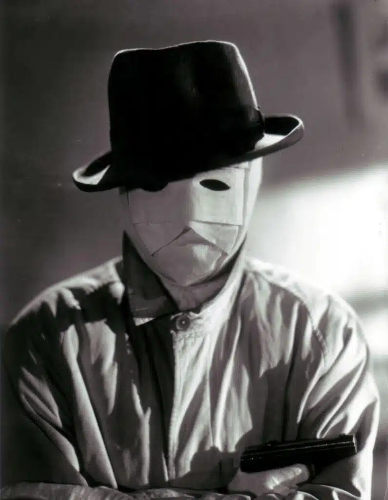 L'homme invisible apparaît, photo 2