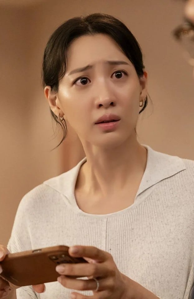 Kim Hee-ae, portrait