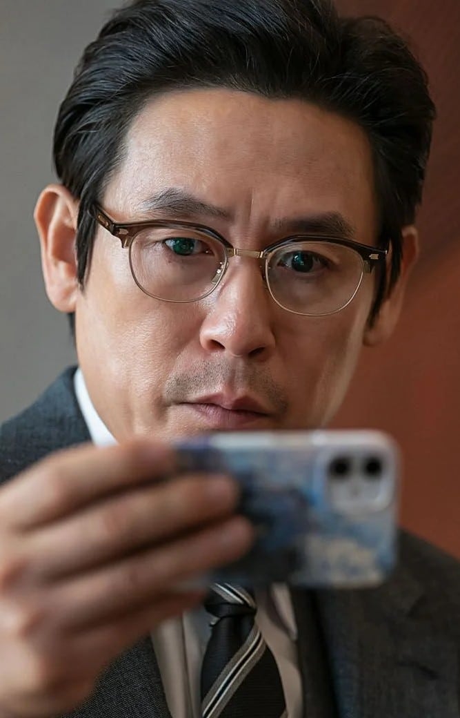 Sul Kyung-gu, portrait